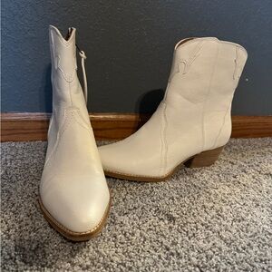 White, Ccocci. bootie